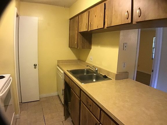 4th image of 221 Thorntree Pl #221