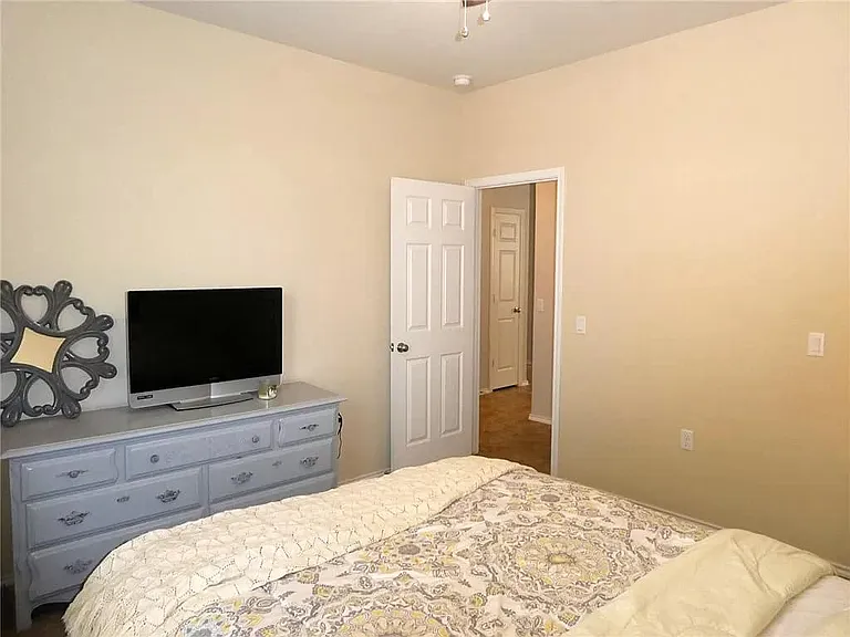 6920 Longford Trl — Photo 10