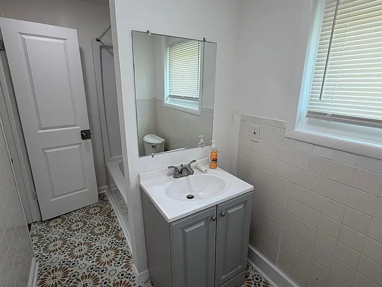24 N Vermont Ave #5 — Photo 14