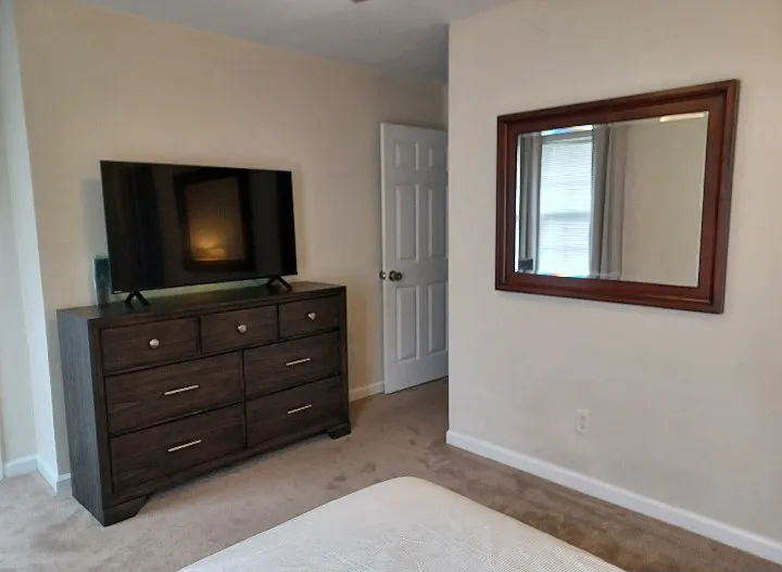 102 Jamestown Ct — Photo 15