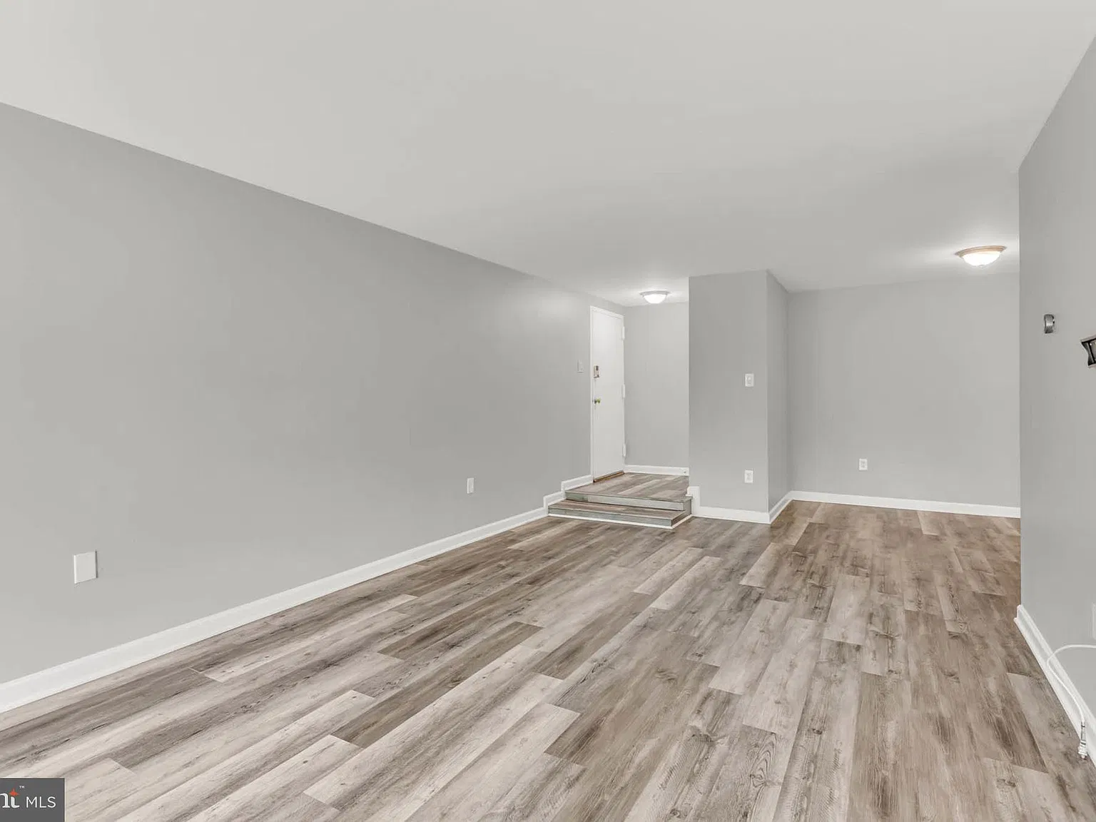 3 bed, 2.0 bath, 1278 sqft, $2,850 — Photo 3
