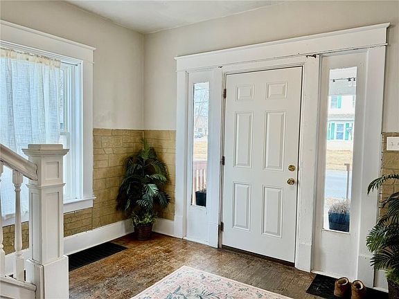 5th image of 304 W 7th St