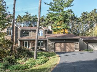 N4387 Whispering Pines Ln, Cambridge, WI 53523