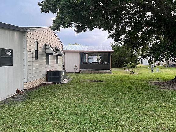 2nd image of 550 Joanne Ln