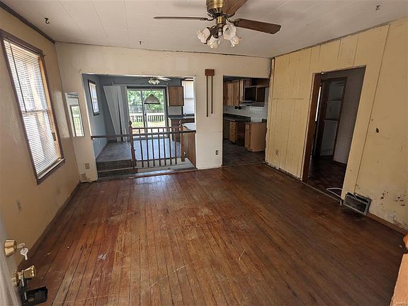 3rd image of 2423 Illinois Ave