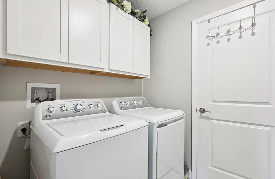 3 bed, 2.5 bath, 2319 sqft, $2,795 — Photo 3