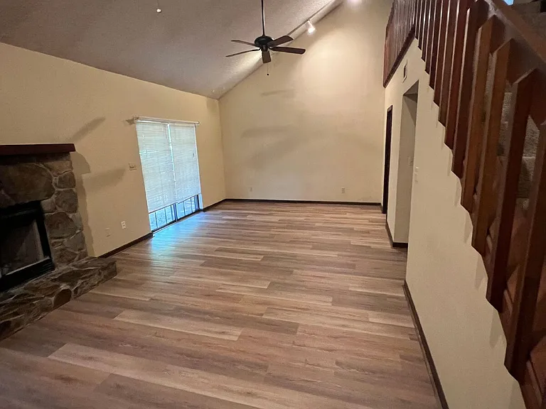 2094 Shangri La Ln — Photo 20