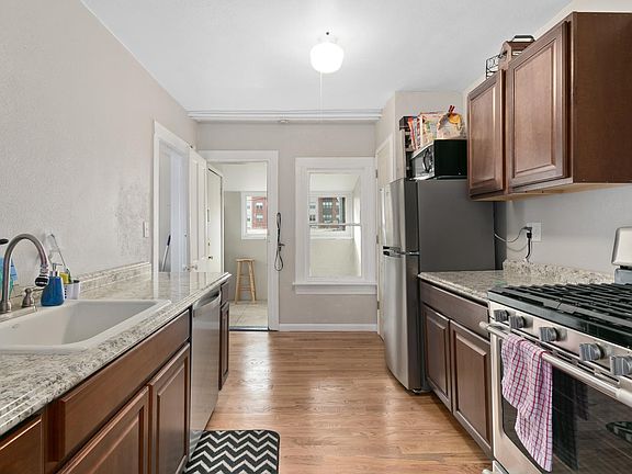 3rd image of 543 N Logan St