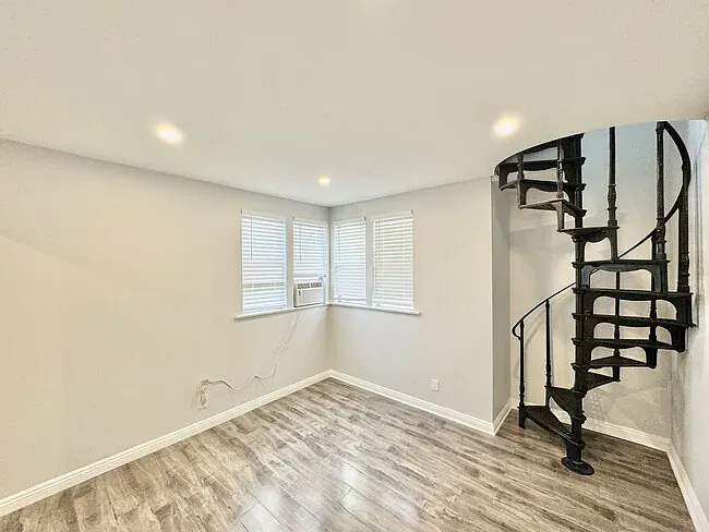 Oakhurst Apartments — Photo 27