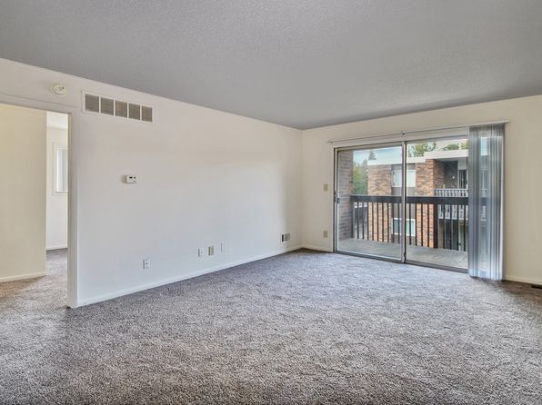 902 Burlington Dr #13-04