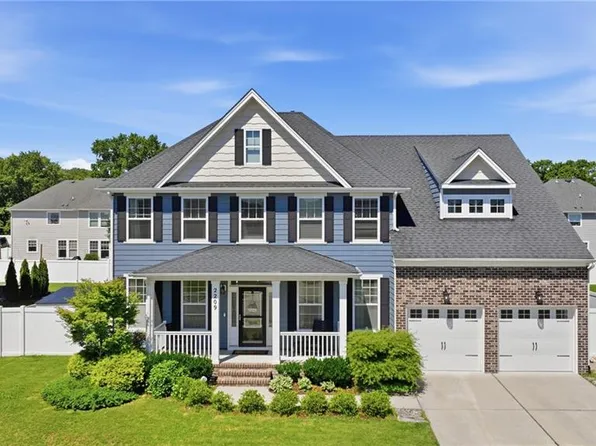 2209 Beeblossom Ln, Chesapeake, VA 23323