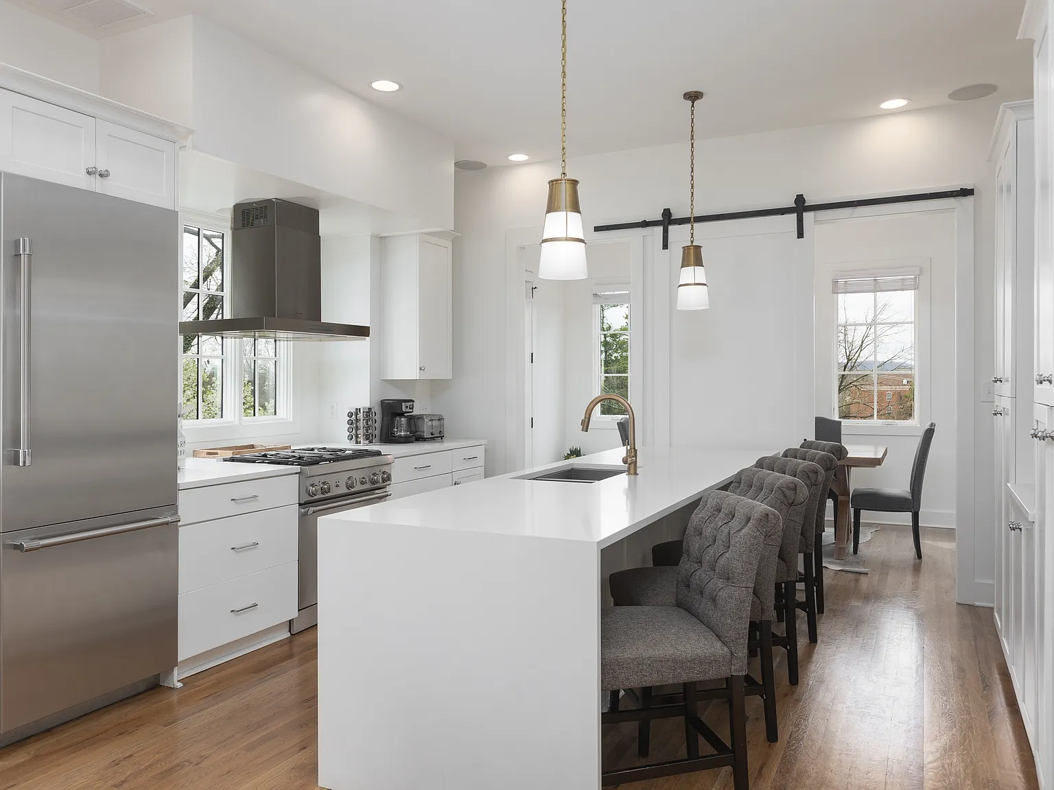 3 bed, 3.5 bath, 2235 sqft, $6,500 — Photo 3
