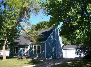 1306 Greenfield Dr, Marshalltown, IA 50158