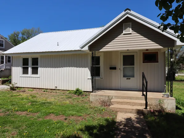 419 E Olive Street, Bolivar, MO 65613