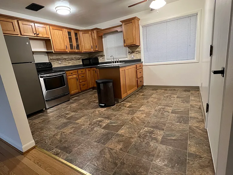 5005 SE Woodward St — Photo 4