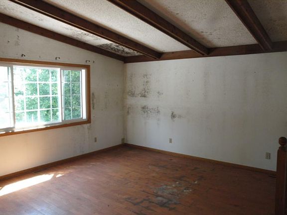 4th image of 419 76th Ave N
