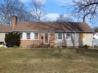 71 E Cedar St, Massapequa, NY 11758