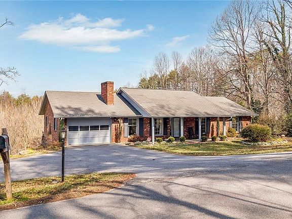 2nd image of 1542 Cedar Ln