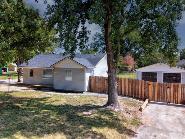 1126 N 9th St, Arkansas City, KS 67005