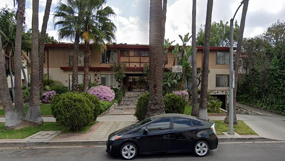 1st image of 720 S Plymouth Blvd Unit 10