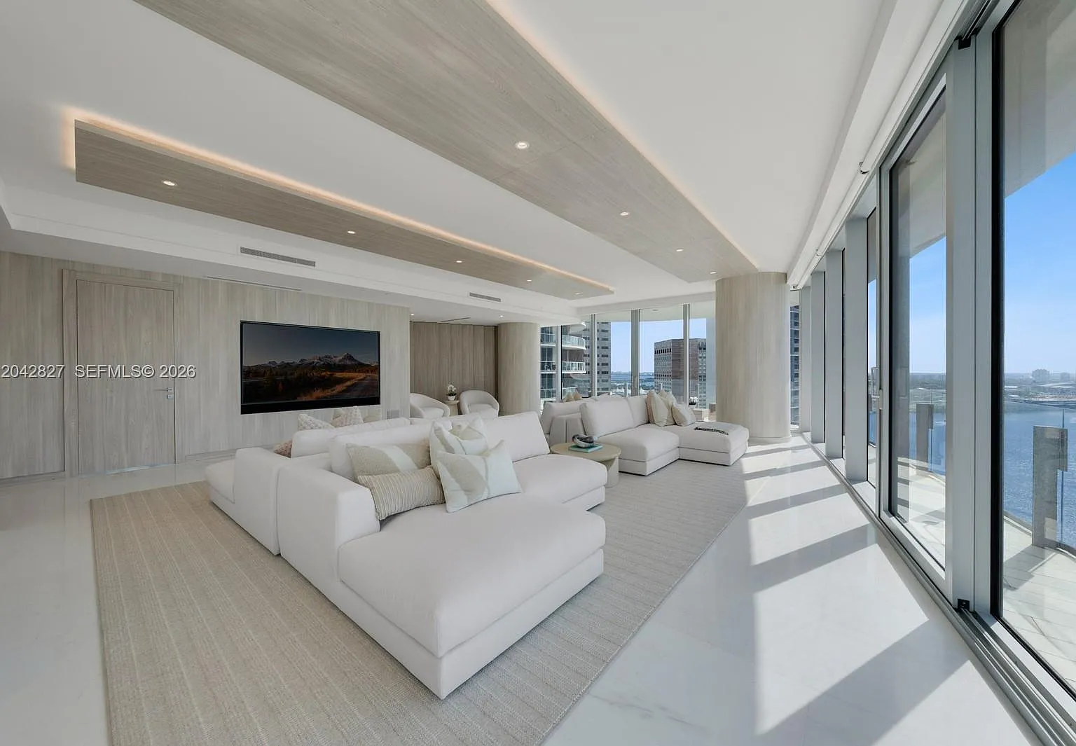 5 bed, 5.5 bath, 3978 sqft, $45,000 — Photo 1