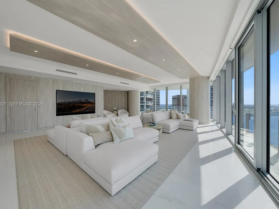 300 Biscayne Boulevard Way #2701