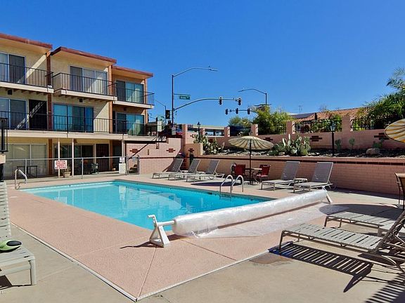 4th image of 89 Acoma Blvd N APT 17