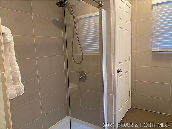 3rd image of 4692 Lakehurst Cir