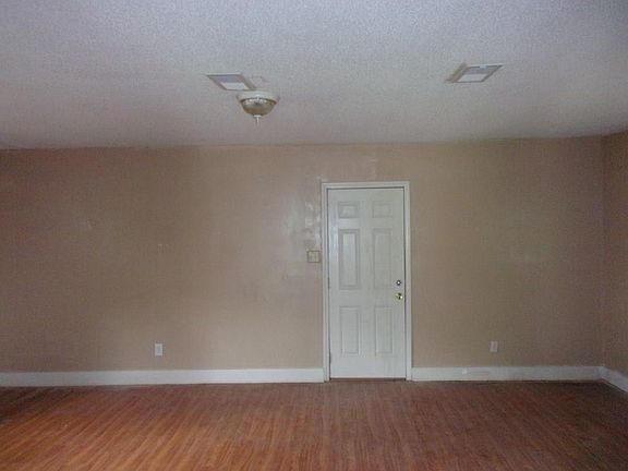 5th image of 2289 White Oak Dr