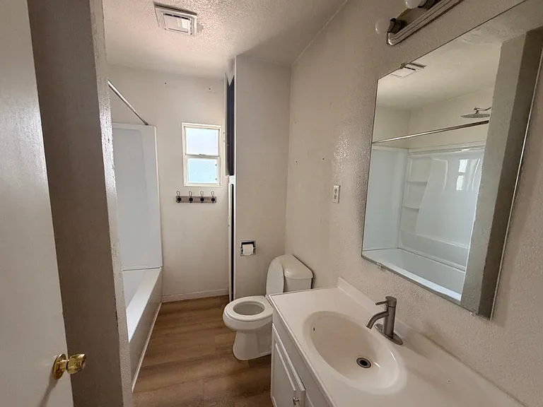211 S Desoto St — Photo 12