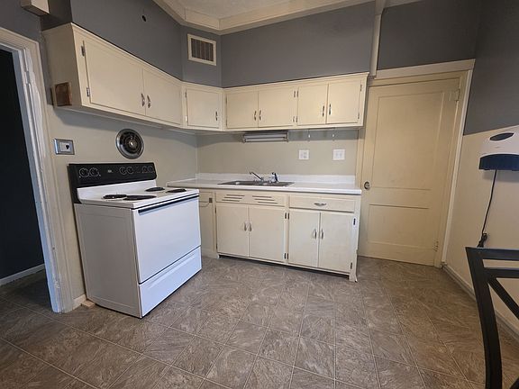 4th image of 130 S 12th St #1