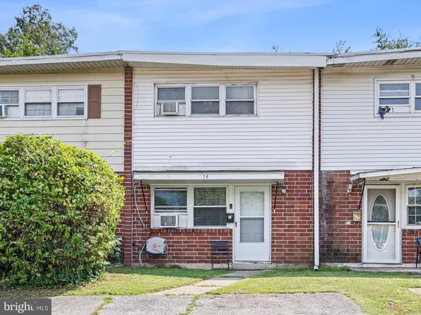 34 Thorn Ln, New Castle, DE 19720