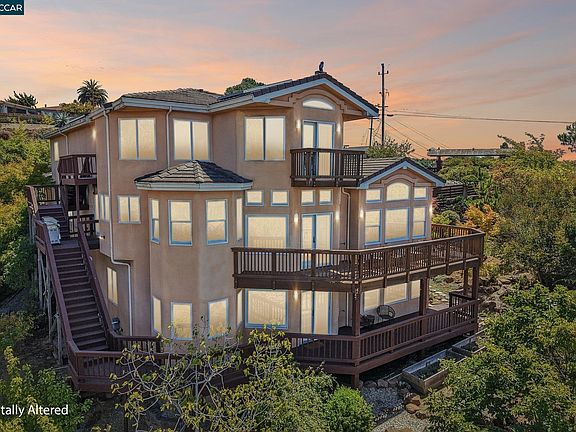 2nd image of 3906 Arbutus Ct