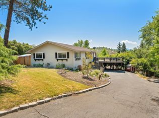 1586 Angelcrest Dr, Medford, OR