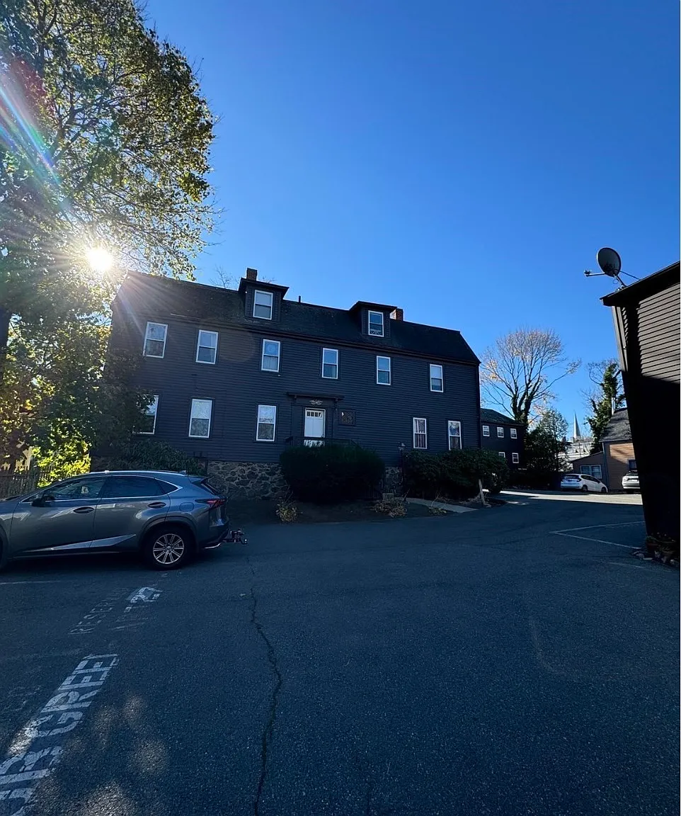 2 bed, 1.0 bath, 750 sqft, $2,200 — Photo 1
