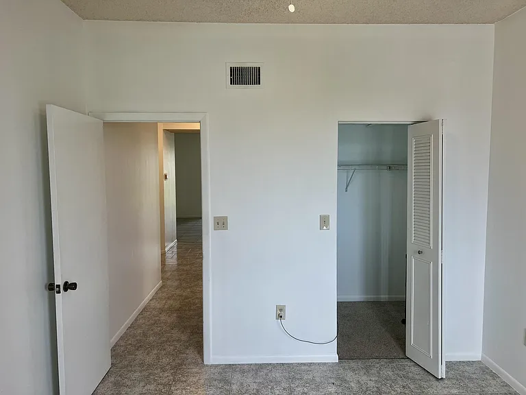 108 Half Moon Cir #B3 — Photo 18
