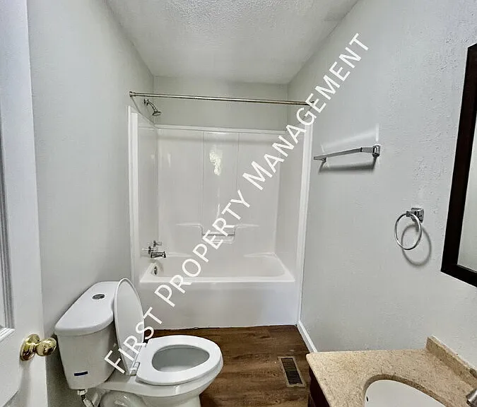 305 Chambers St #B — Photo 9