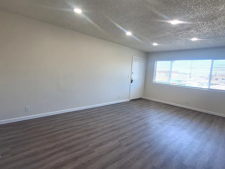 13322 Cordary Ave — Photo 6