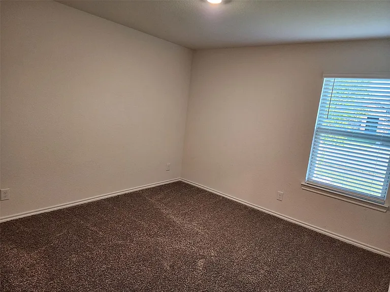 100 Stovall Ln — Photo 7