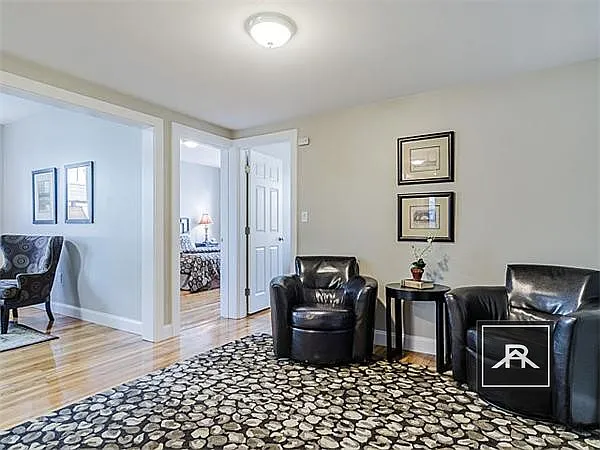 4 Leicester St #4 — Photo 8