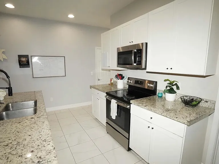 1271 NW Leonardo Cir — Photo 6