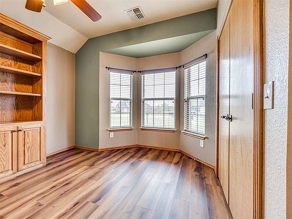 5th image of 909 Whispering Creek Ct