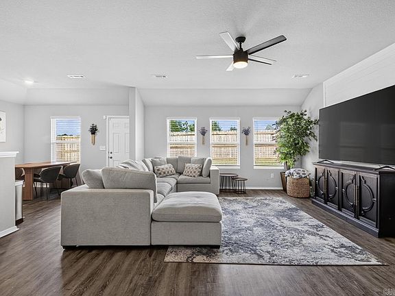 5th image of 2136 Dandelion Dr