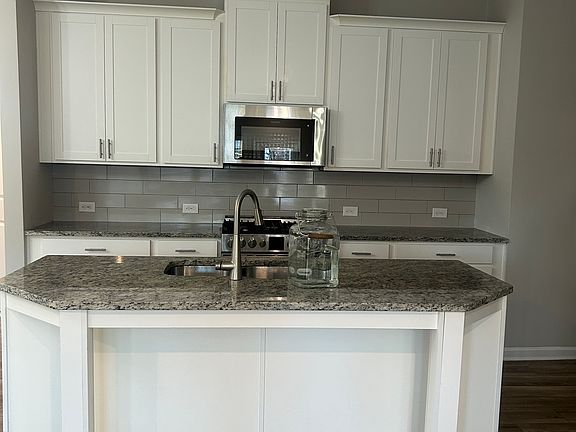 4th image of 1312 Endicott Ct
