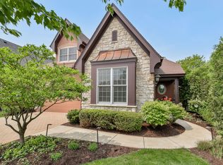 1N594 Golf View Ln, Winfield, IL 60190