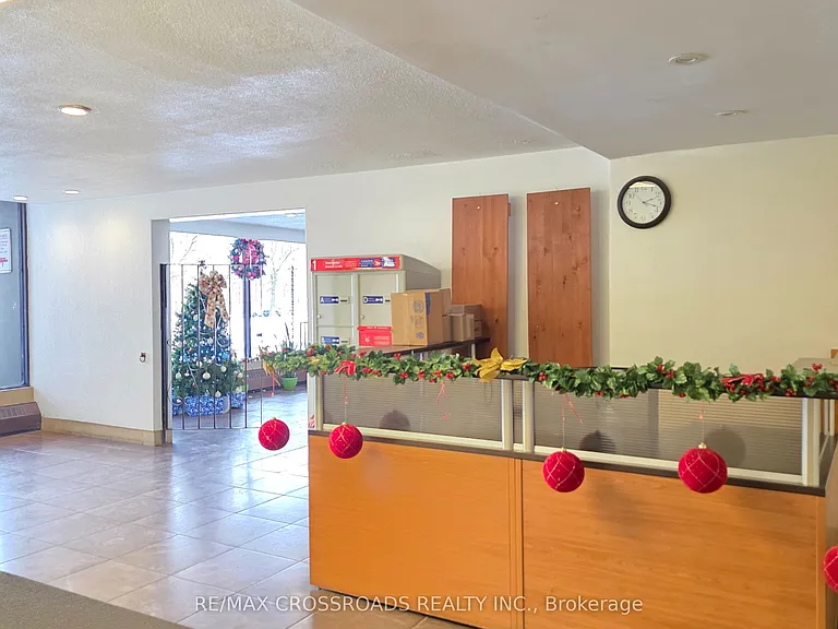 180 Markham Rd #921 — Photo 13