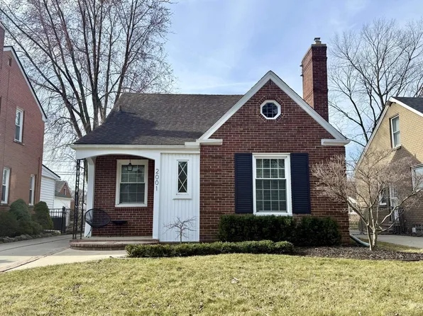 2001 Van Antwerp St, Grosse Pointe Woods, MI 48236