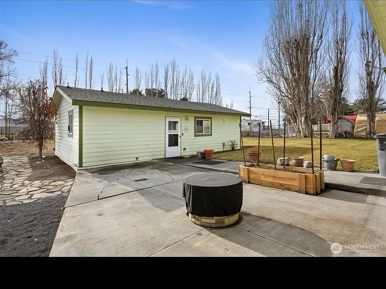 Hillcrest Dr NE — Photo 5