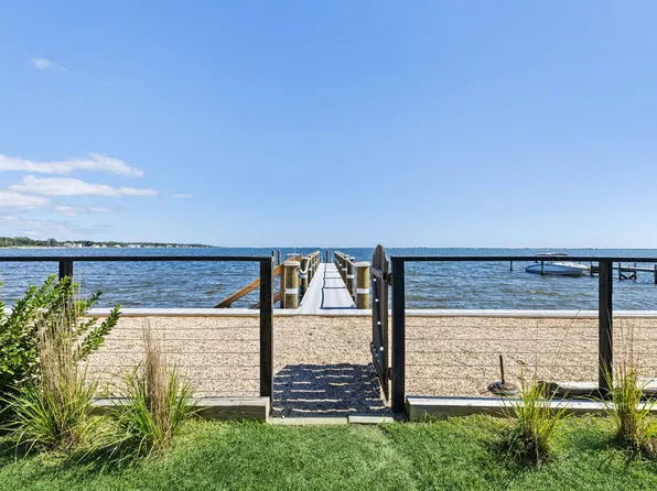 12 Seaview Ln, Center Moriches, NY 11934