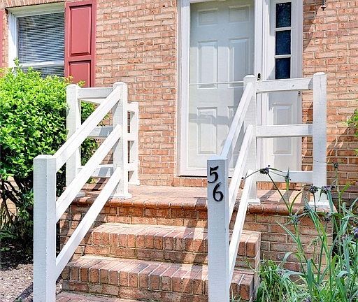 3rd image of 56 Priorslee Ln